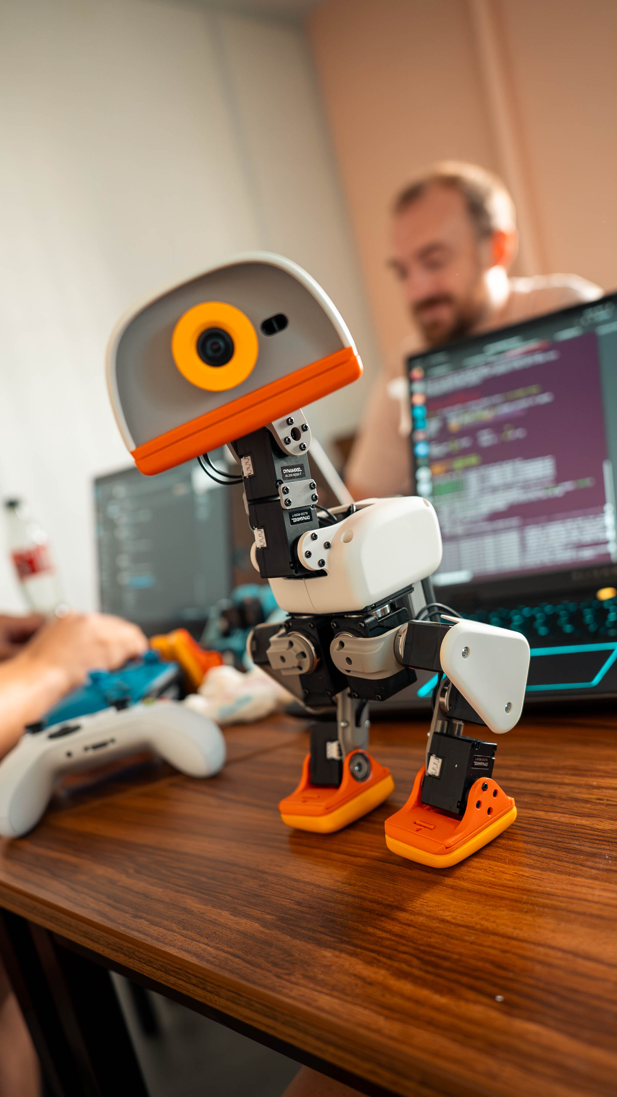 Microduck рядом с ноутбуком